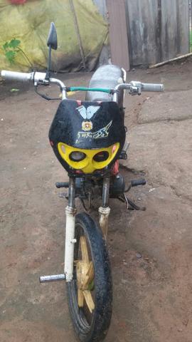 Uma moto shineray