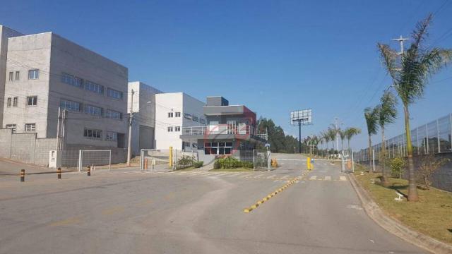 Galpão para alugar, 910 m² - Foto 2