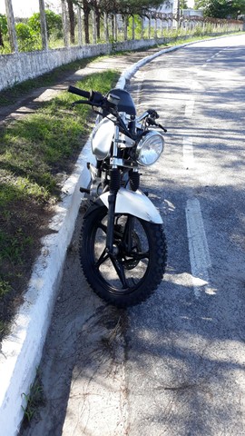 SUZUKI YES 125 ORIGINAL COM PNEU DE TRILHA 2015