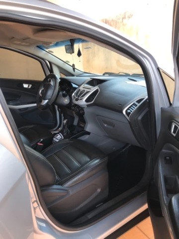 VEÍCULO SUV FORD ECOSPORT