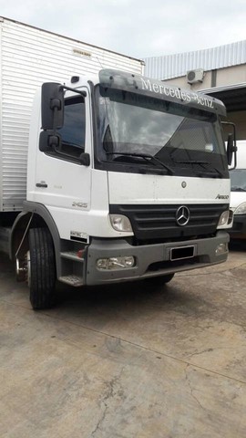 MERCEDES ATEGO 2425  6X2  BAÚ 2011