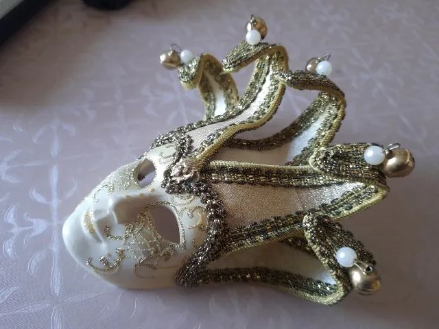 Máscara veneziana com pintura manual / 17cm altura