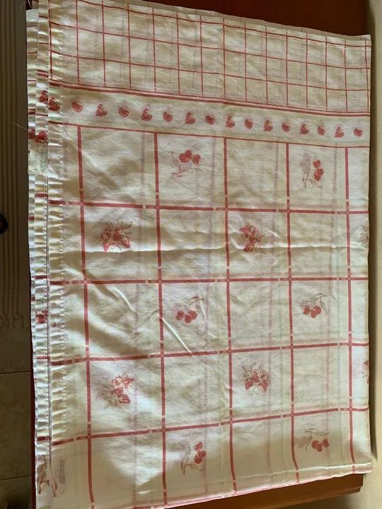 Toalha de mesa estampa cereja 