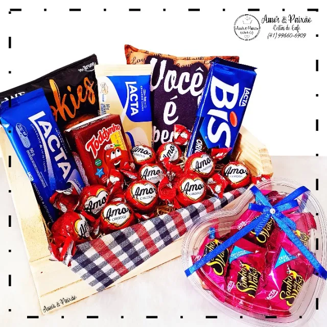 Caixa de Madeira com Chocolates e Almofada
