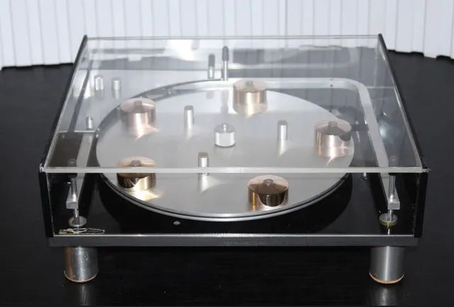 Toca discos Transcriptor Saturn