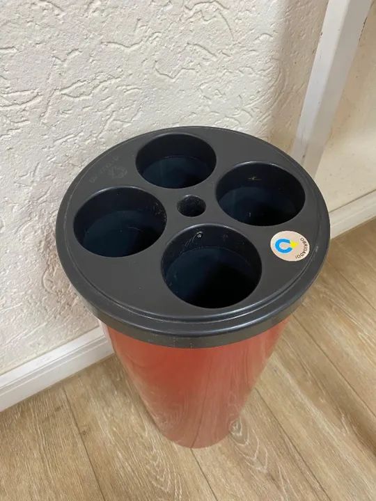 Lixeira De Copos Descartáveis Com 4 Tubos - Cor. Vermelho - Foto 5