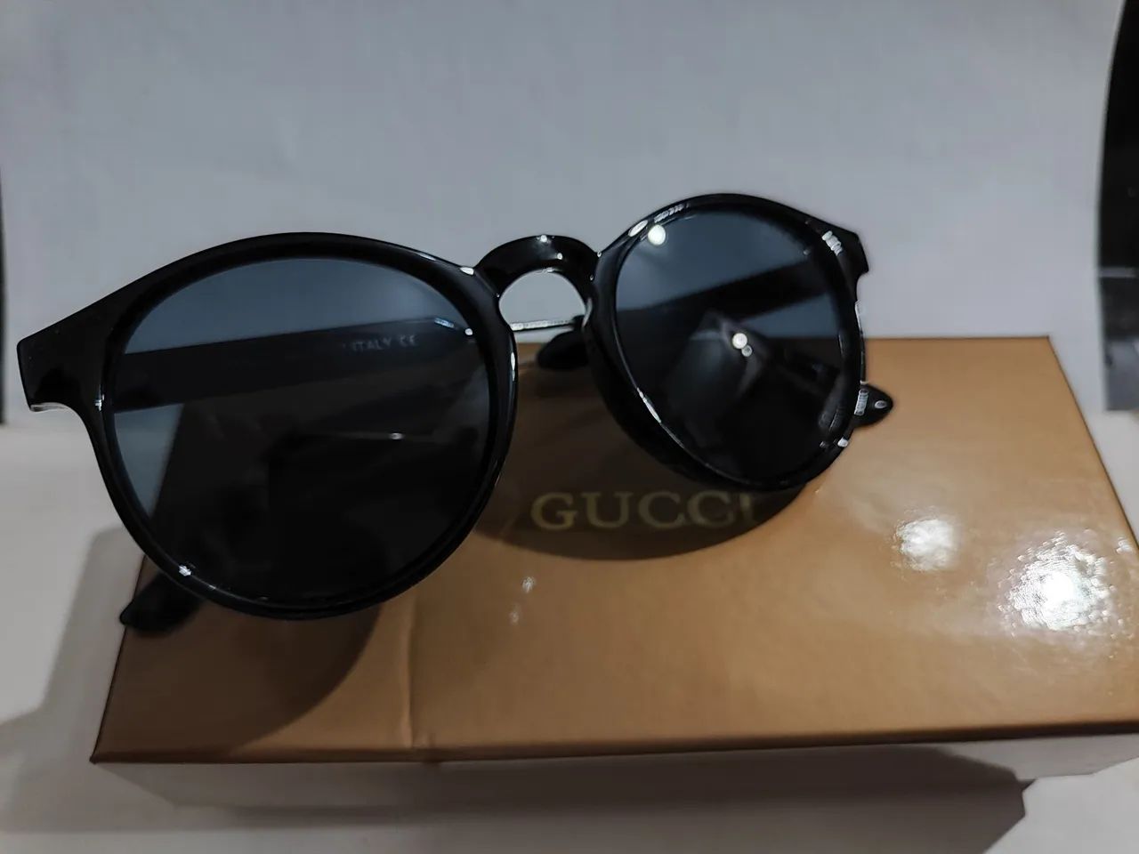 Óculos unissex Gucci com caixa original 