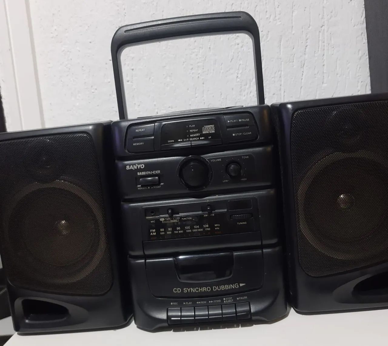 Som 3x1 TOCA CD TOCA FITA RÁDIO antigo lindo bombox SANYO funcionando  - Foto 4