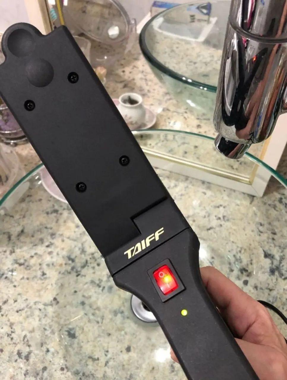 Prancha de Cabelo Taiff - Nova