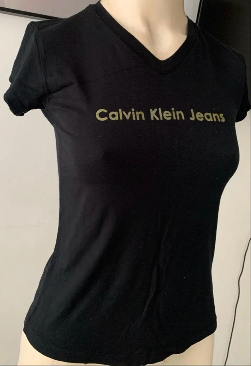 Camisa Babylook Calvin Klein