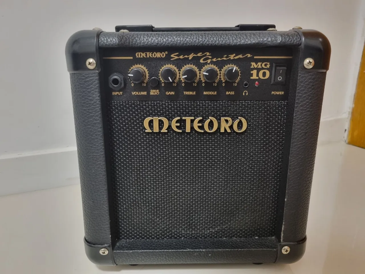 Amplificador Meteoro Super Guitar MG10