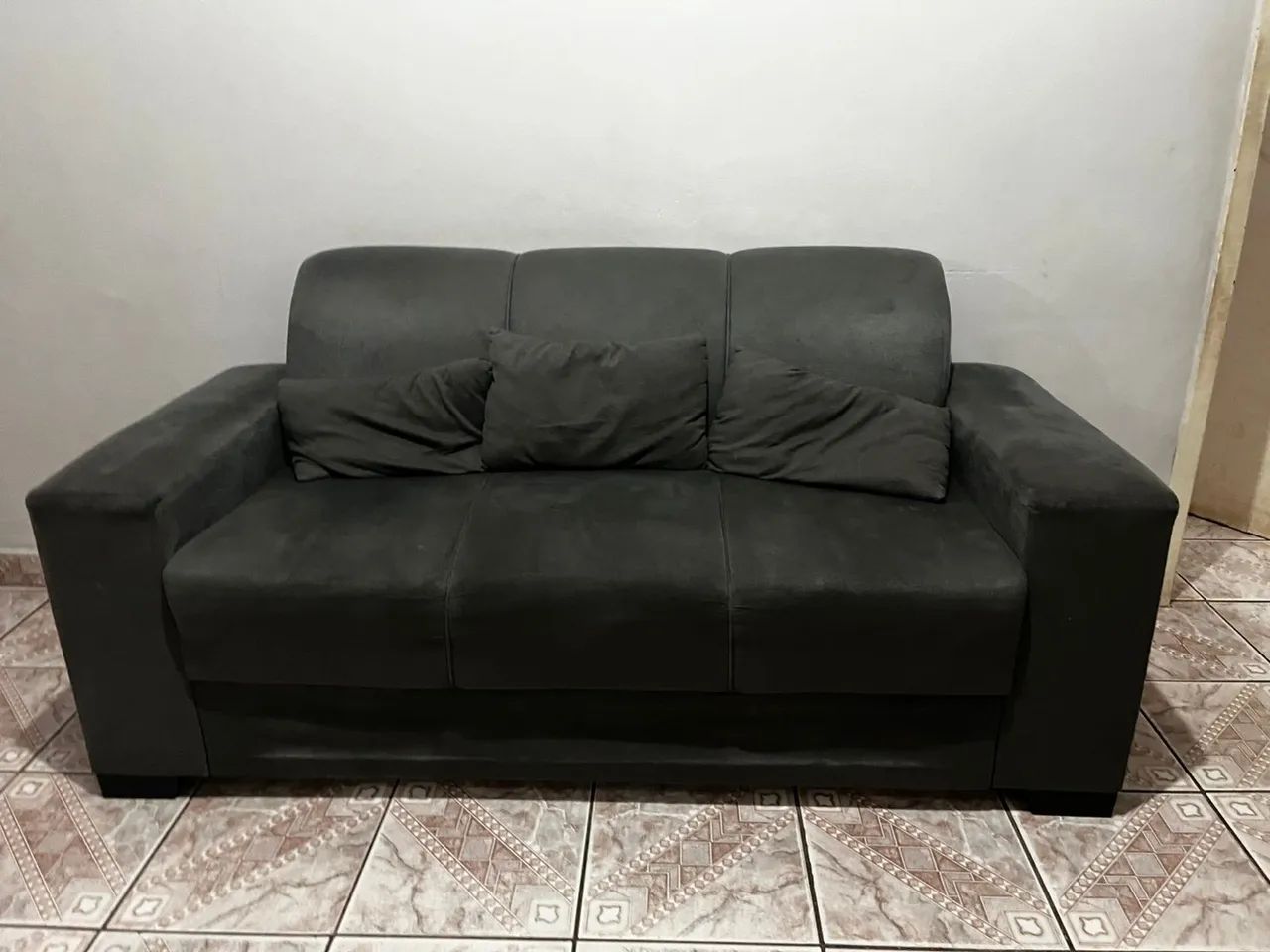 Sofá 3 lugares em suede
