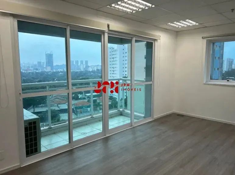 Sala comercial em Santo Amaro - 46m², 02 banheiros, 01 vaga