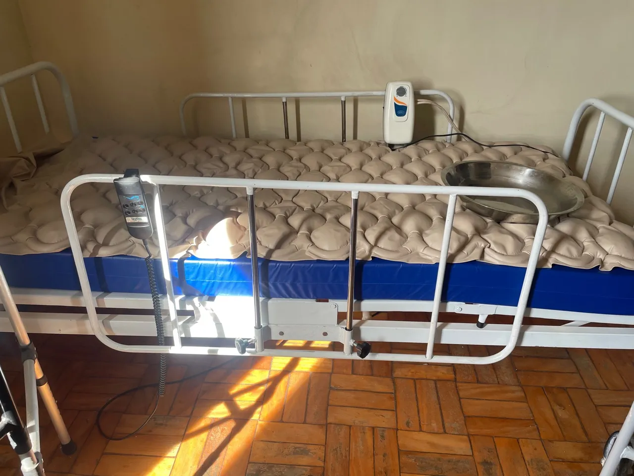 Vendo kit completo Cama hospitalar elétrica