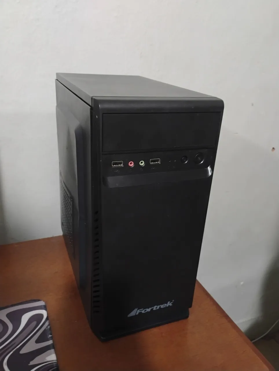 Pc Com Placa de vídeo - Xeon 1240 V2 , RX 560 16 GB ram