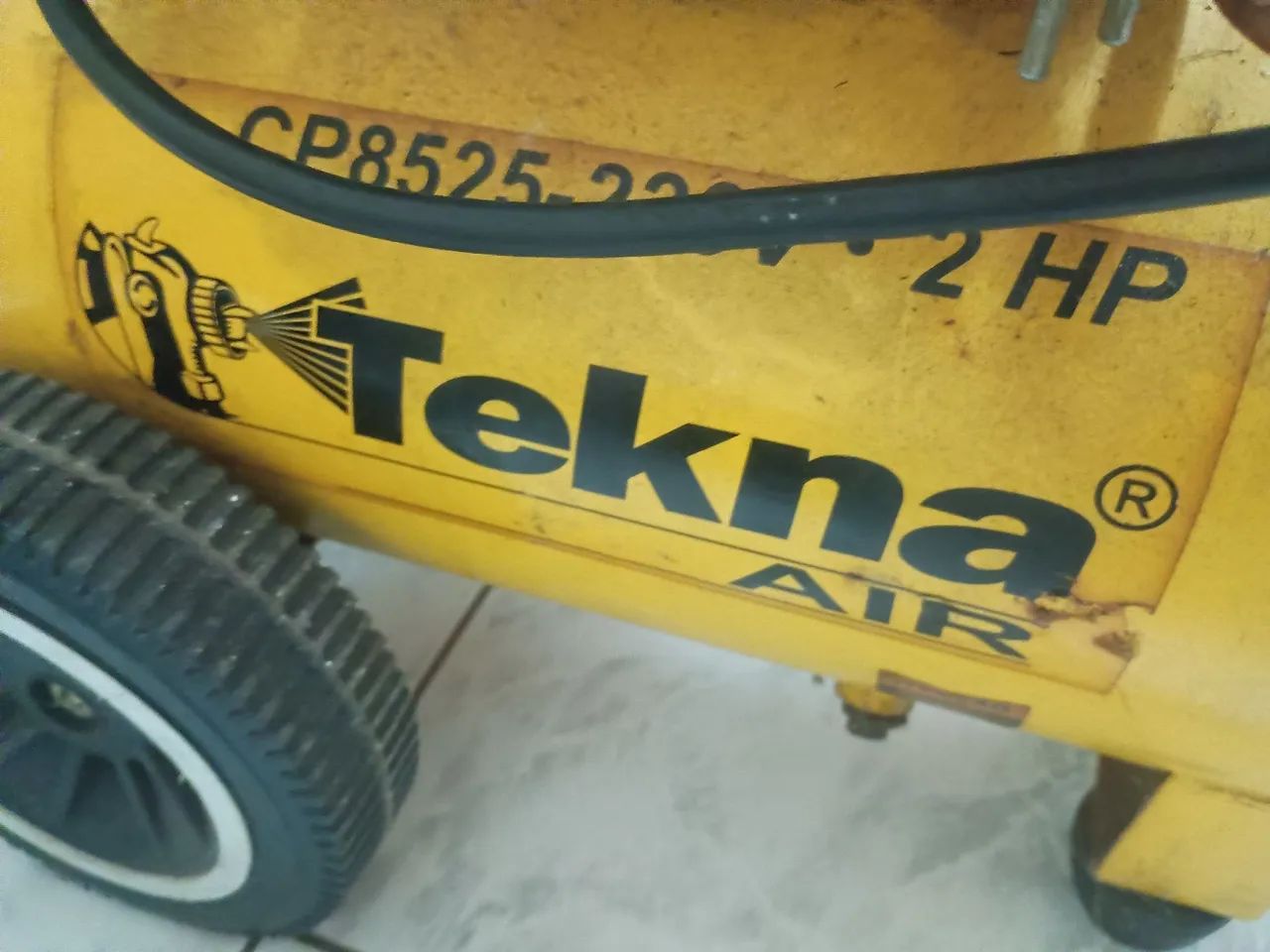 Compressor de Ar Tekna 2HP 24 litros pouco uso