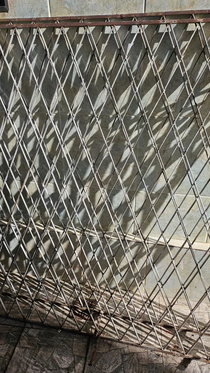 Vendo grade de ferro !!!64872652915202124