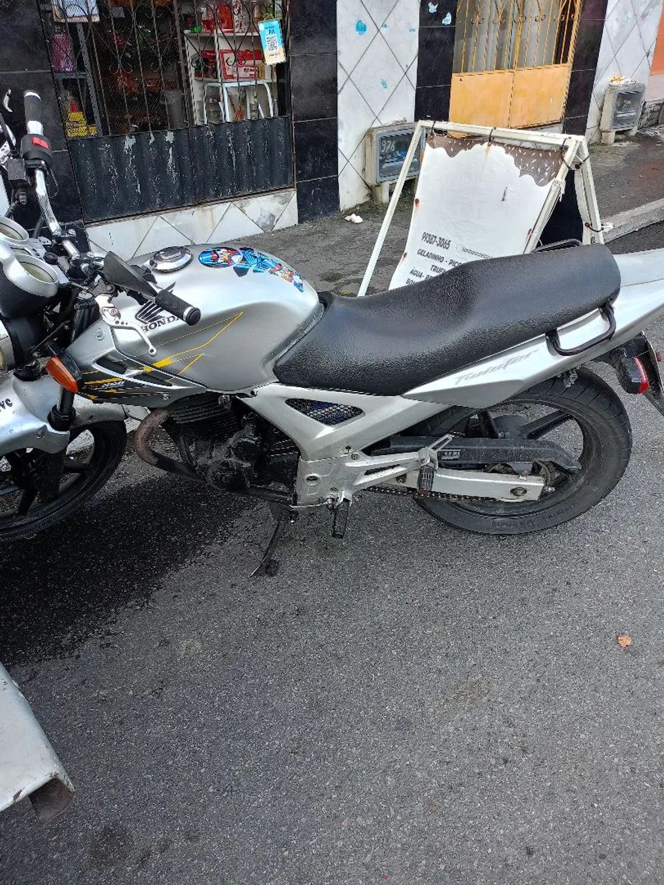 Moto Twister 250 devendo 900 de multa DUT e documento - Foto 2