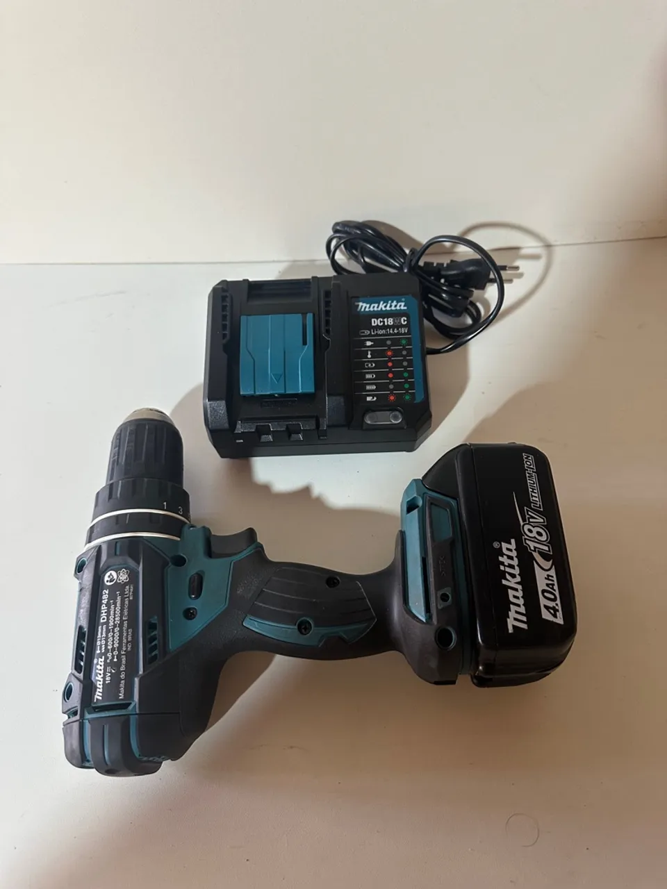 Furadeira/Parafusadeira Makita DHP482 18V com Carregador