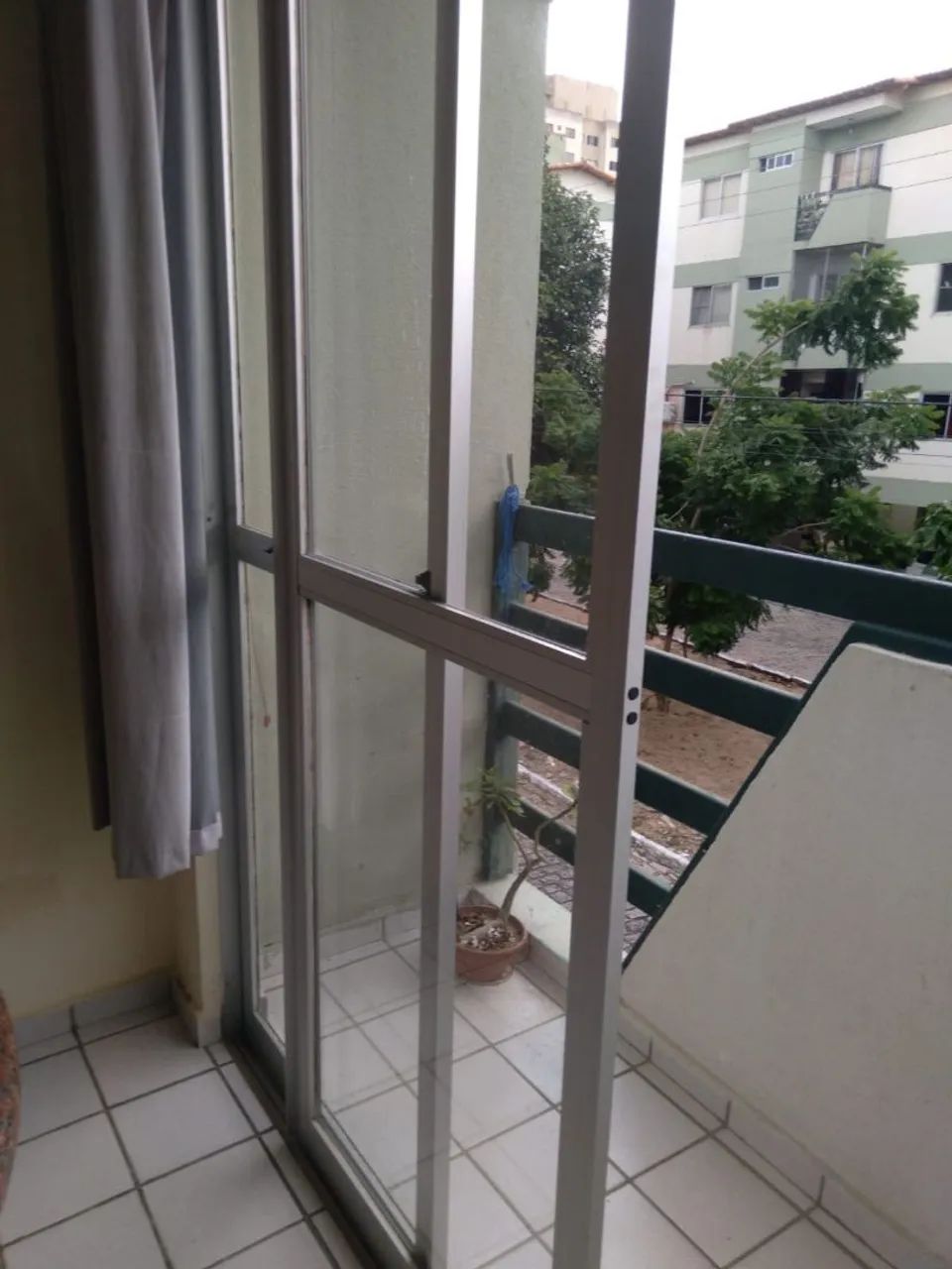 Porta de vidro e alumínio para varandas