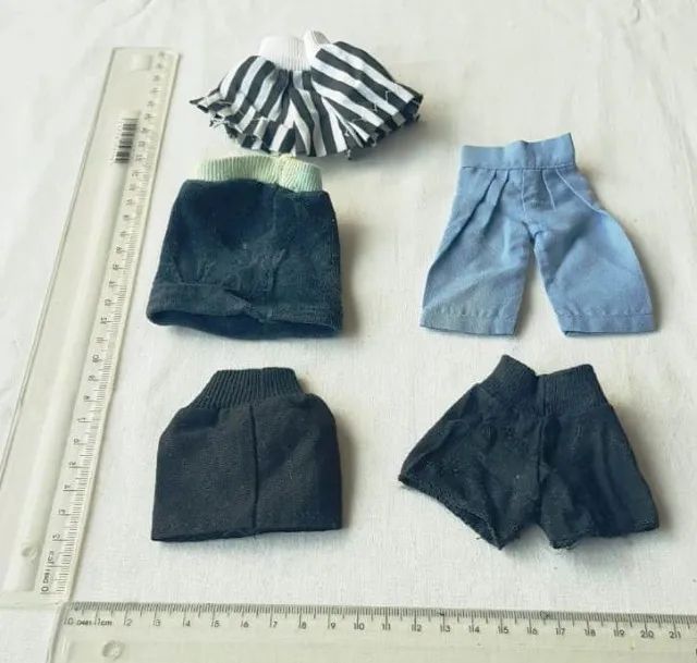 Brinquedos - Roupinhas de Bonecas (2 Bermudas e 3 Saias) - Anos 90  - Foto 5