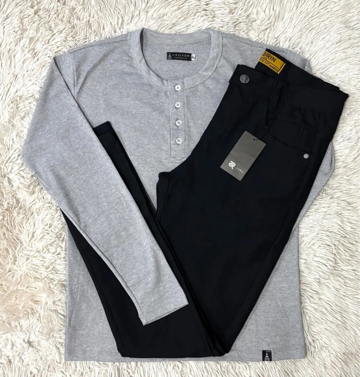Conjunto P Camisa Cinza e Calça Preta
