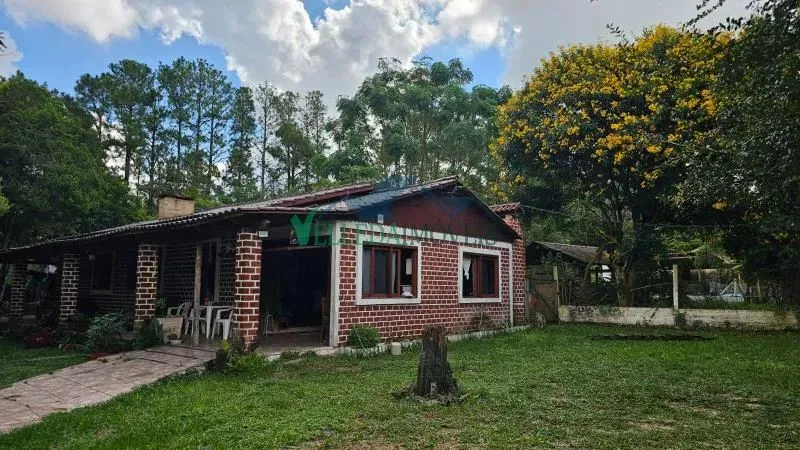 Velleda oferece belo sítio em condomínio fechado com piscina e quiosque em Águas Claras