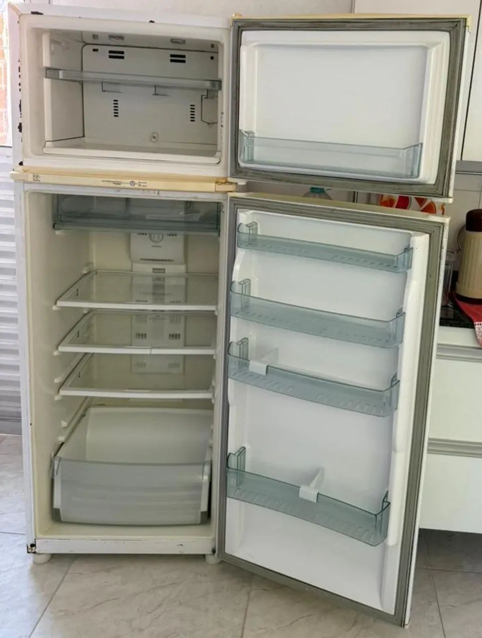Geladeira Brastemp ( Está em nova Almeida)