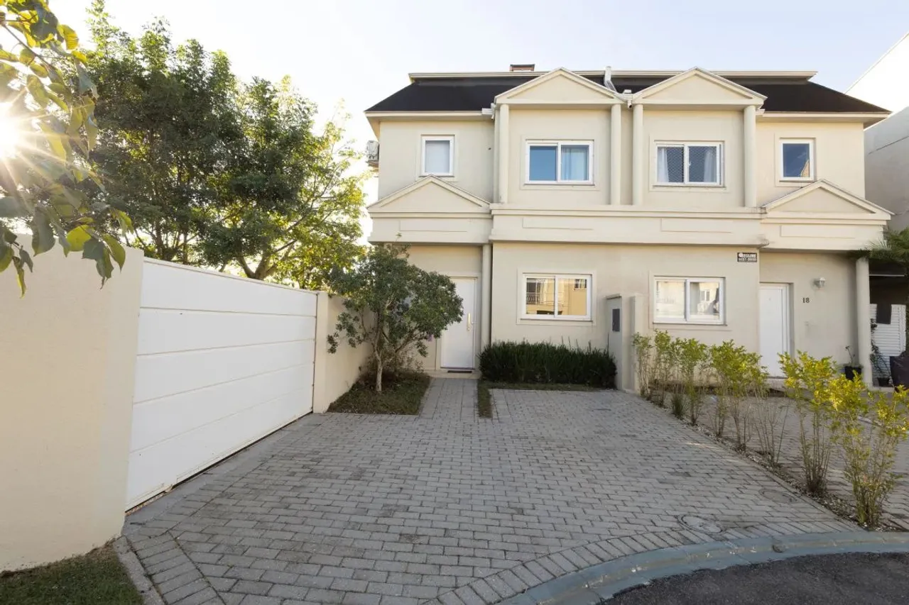 Sobrado em SANTA FELICIDADE com 153,76 m²