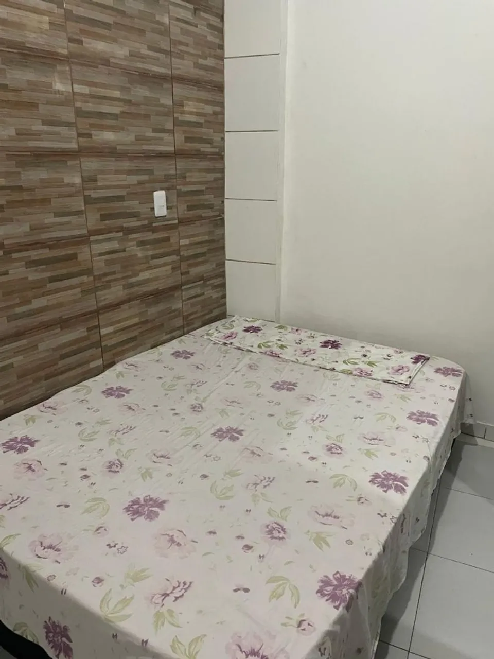 Quarto no centro para moças.