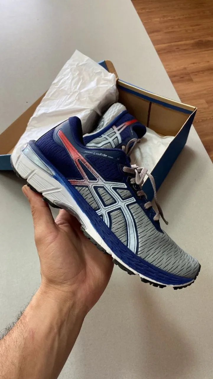 Tênis Asics EvoRide - Conforto e Desempenho