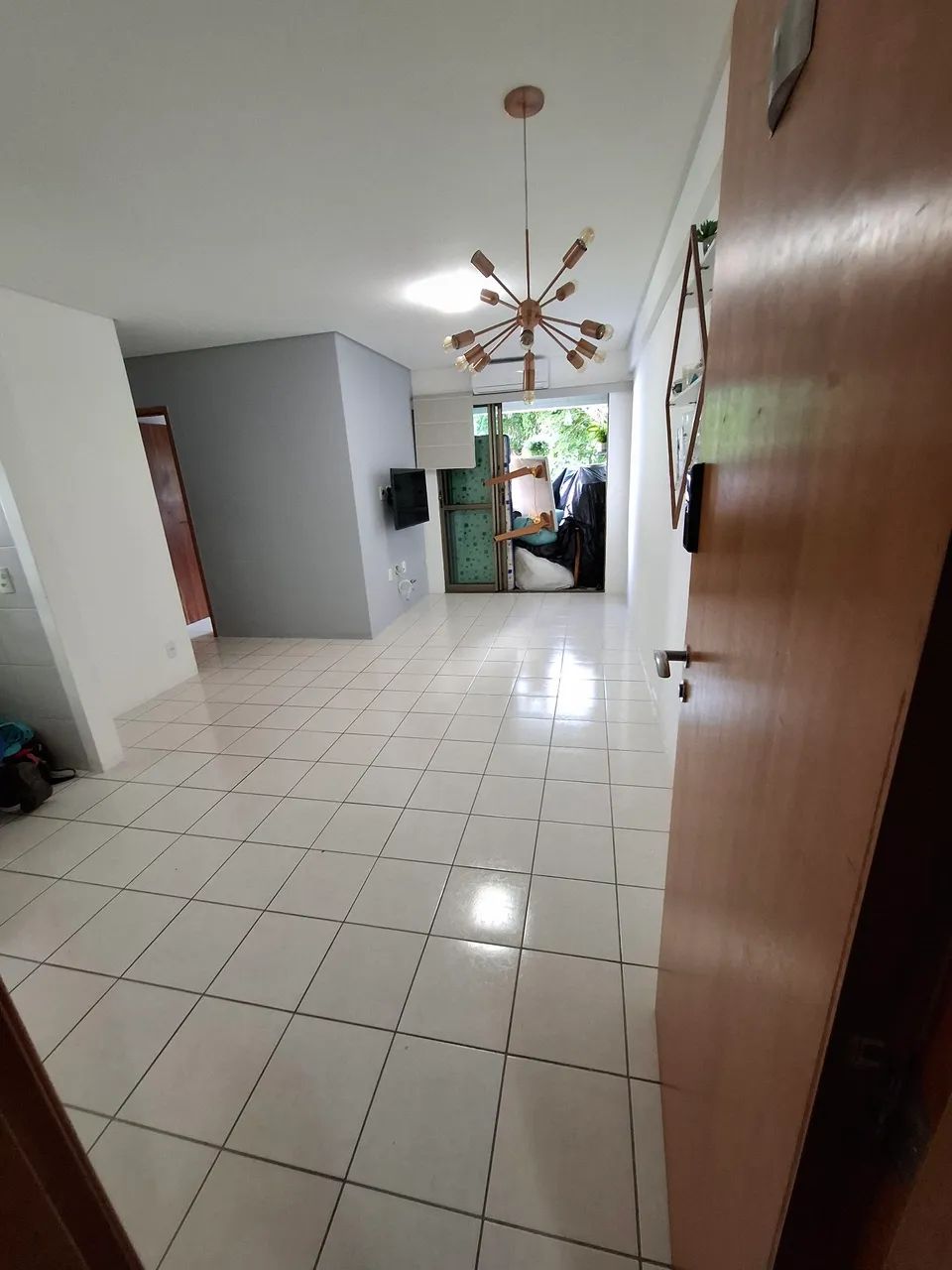 Instalação de piso vinilico, rodapé, cortinas e persianas. 