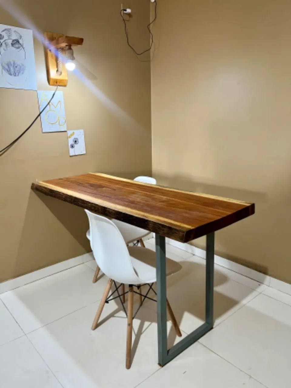 Mesa de madeira / Aparador
