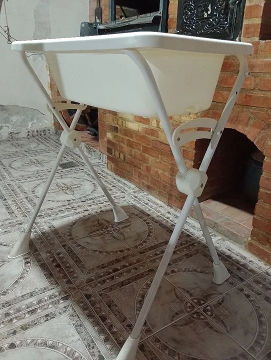 Banheira com suporte.