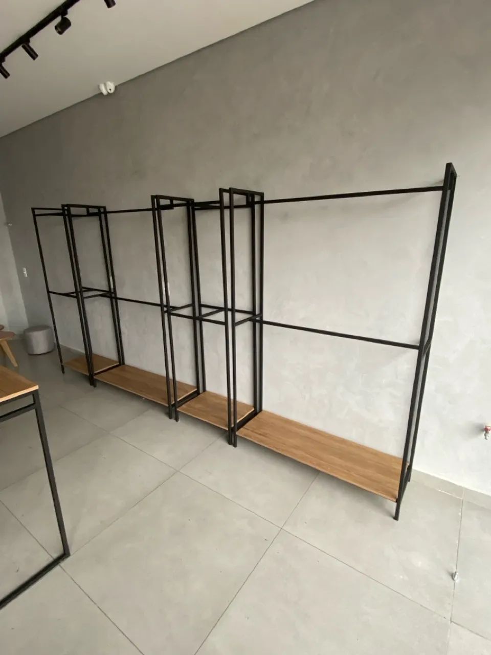 Araras de roupa para loja - Foto 2