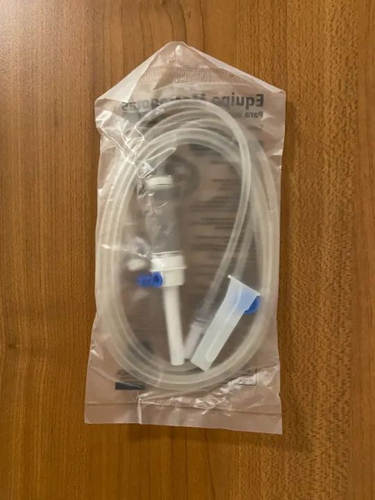 Equipo para infusão intravenosa por gravidade