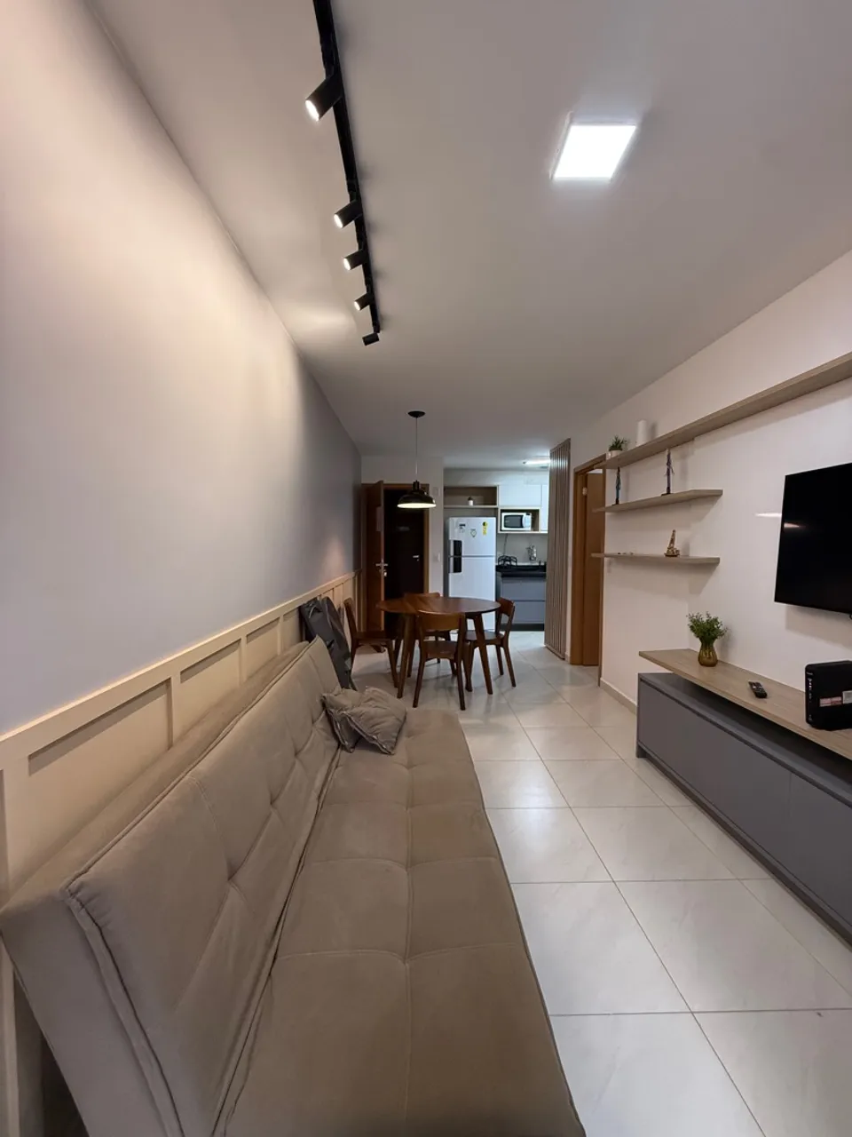 Alugo quarto/sala mobiliado na ponta verde