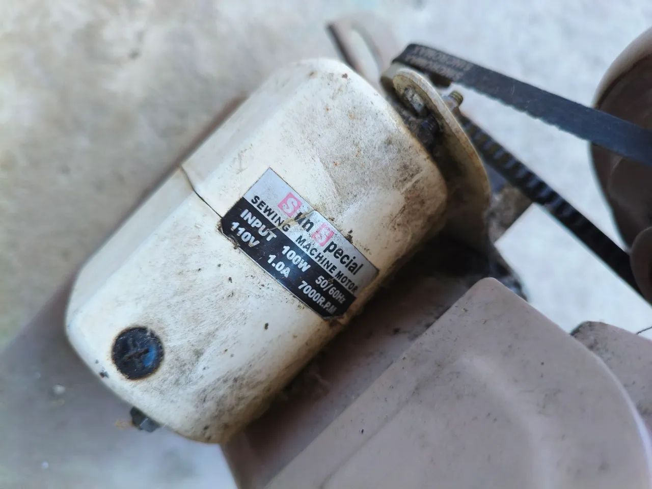 Máquina de costura  - Foto 3