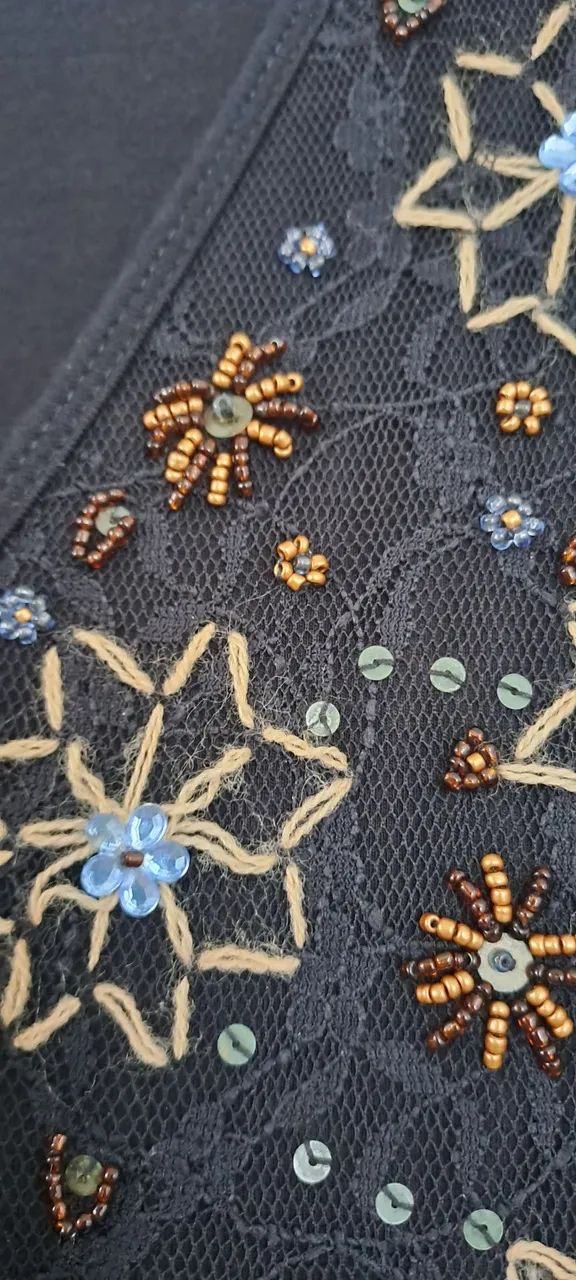 Vestido bordado em malha preta - Foto 4