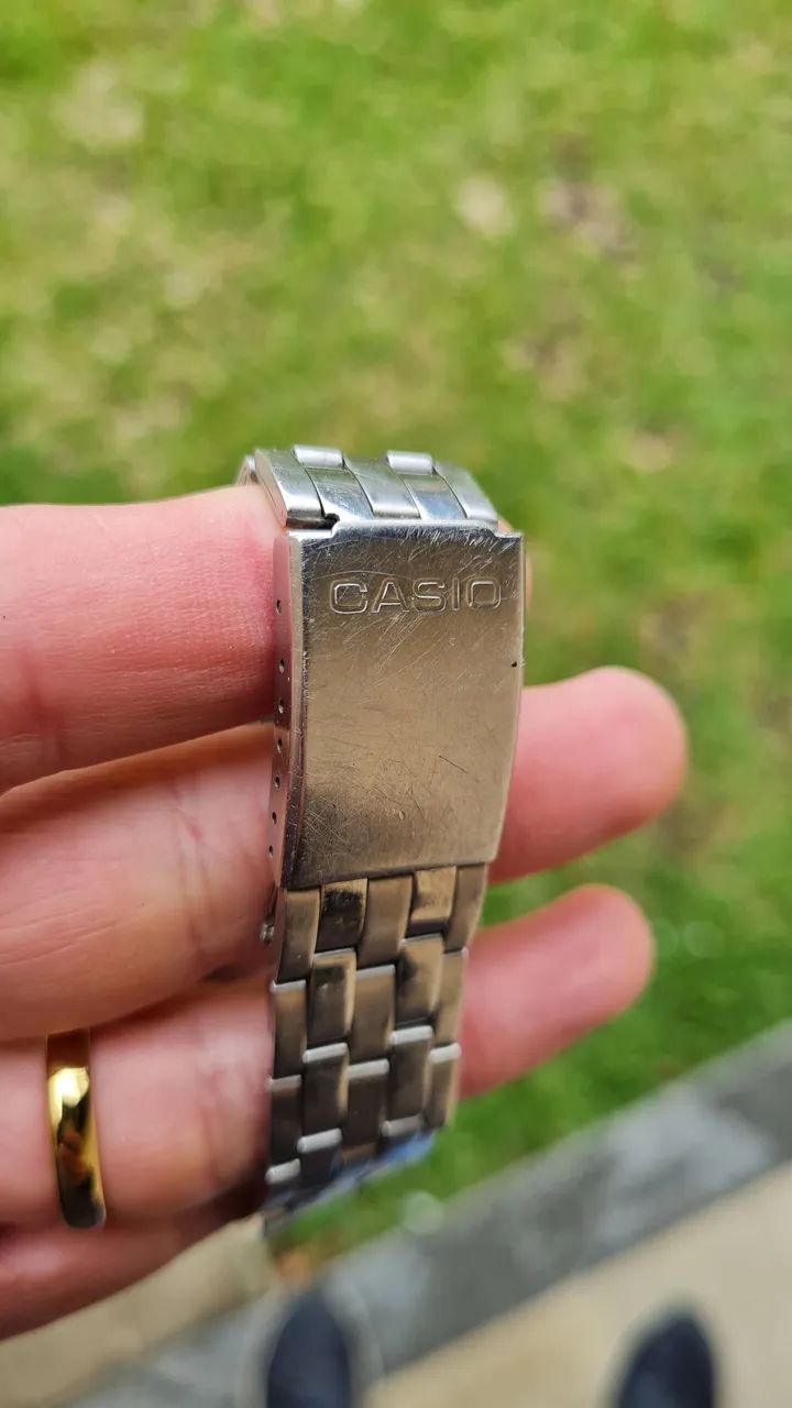 Vintage Casio Watch with Calendar64167814489730122