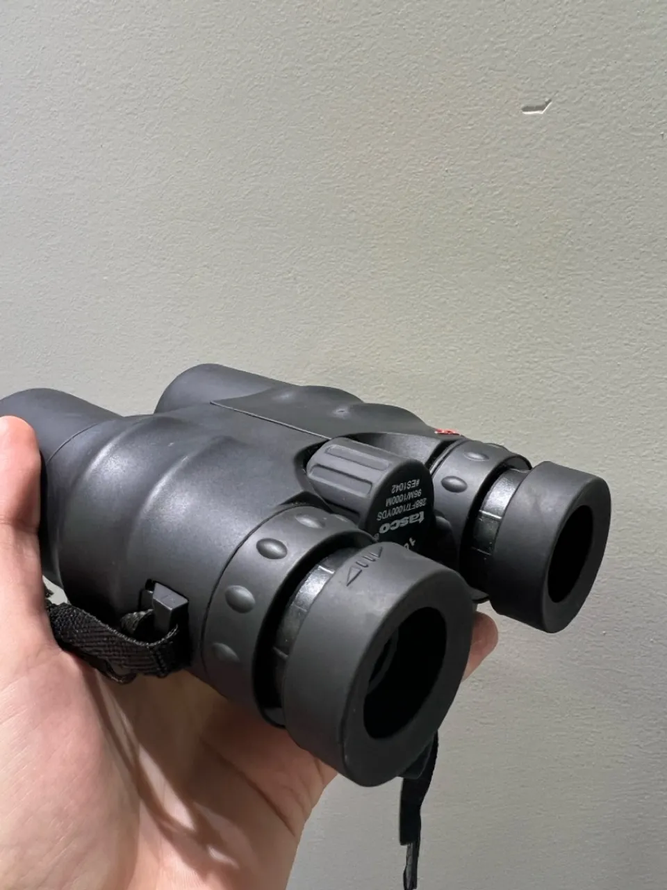 Binóculos Tasco ES10X42 Essentials