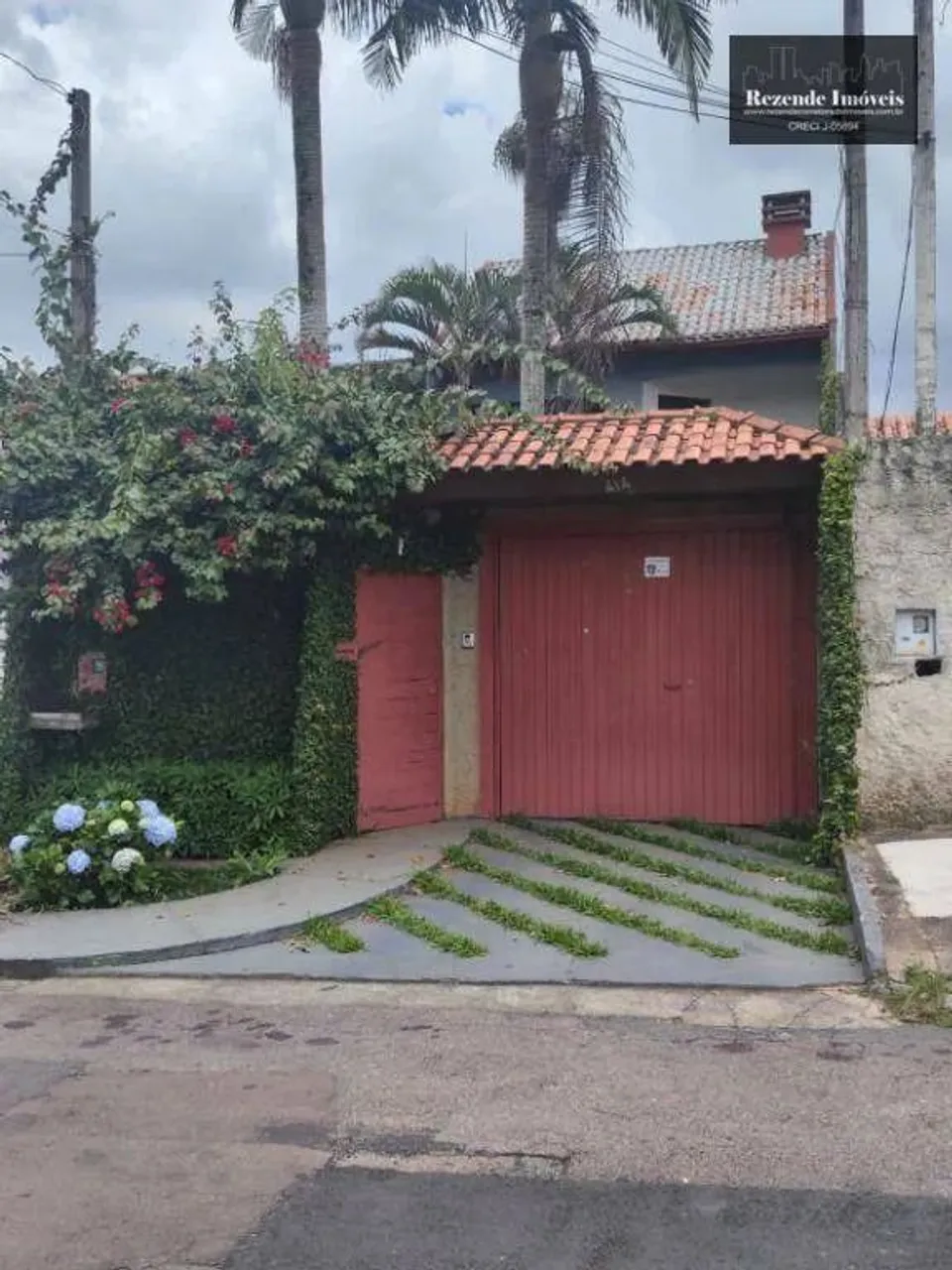 Sobrado Triplex a venda no Campo Comprido