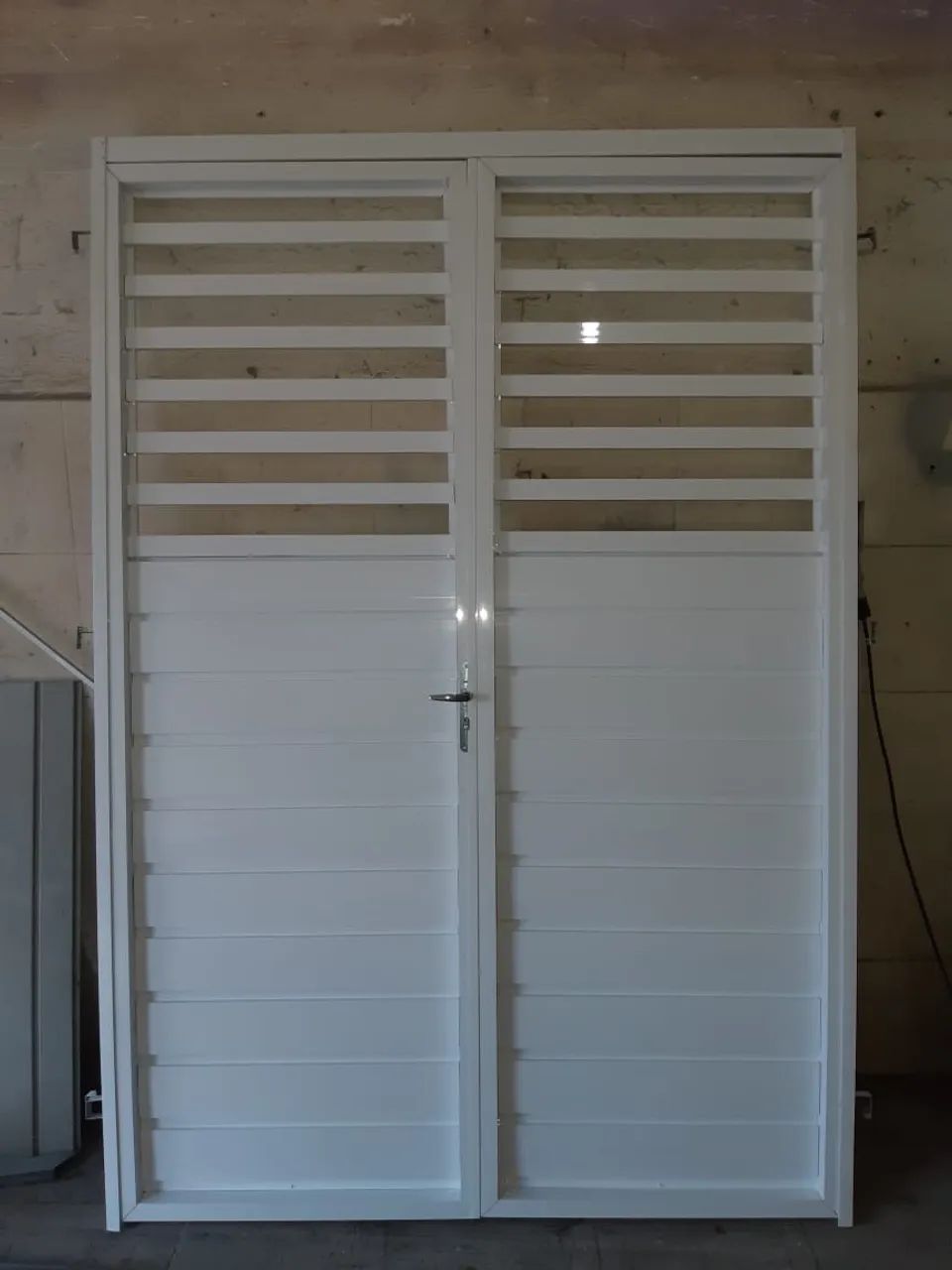 Portão alumínio branco 