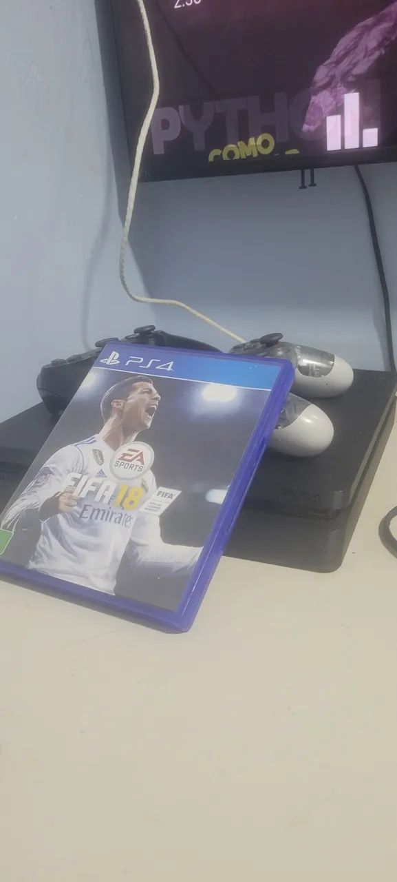 Vendo ps4 slim zerado