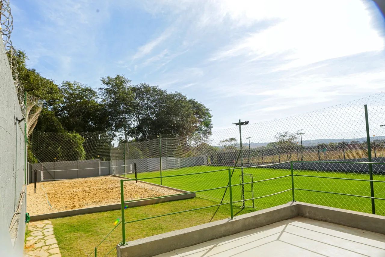 Chácara completa no Centro de Abadia - 2.200m² construídos -