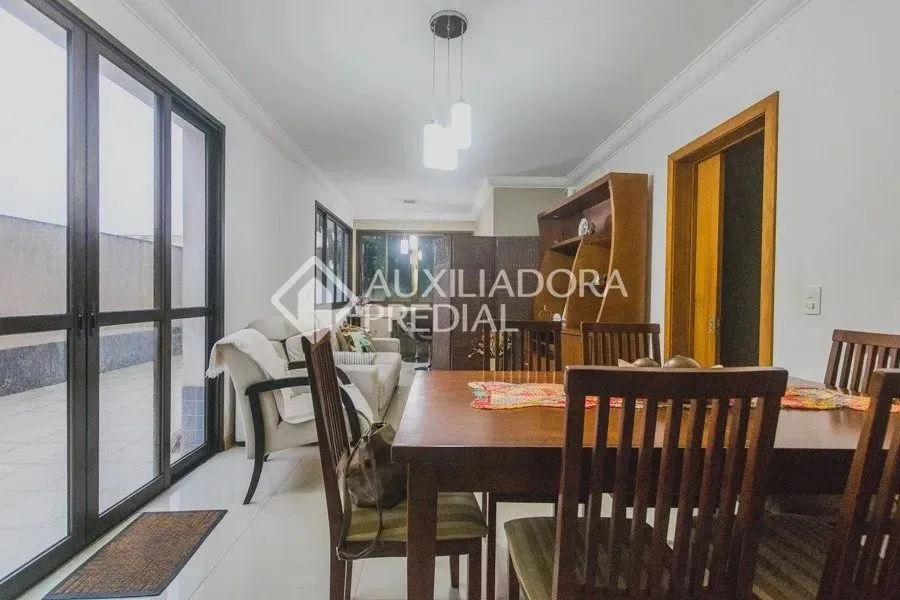 Imóvel para venda possui 179 metros quadrados com 2 quartos em Jardim Botânico - Porto Ale