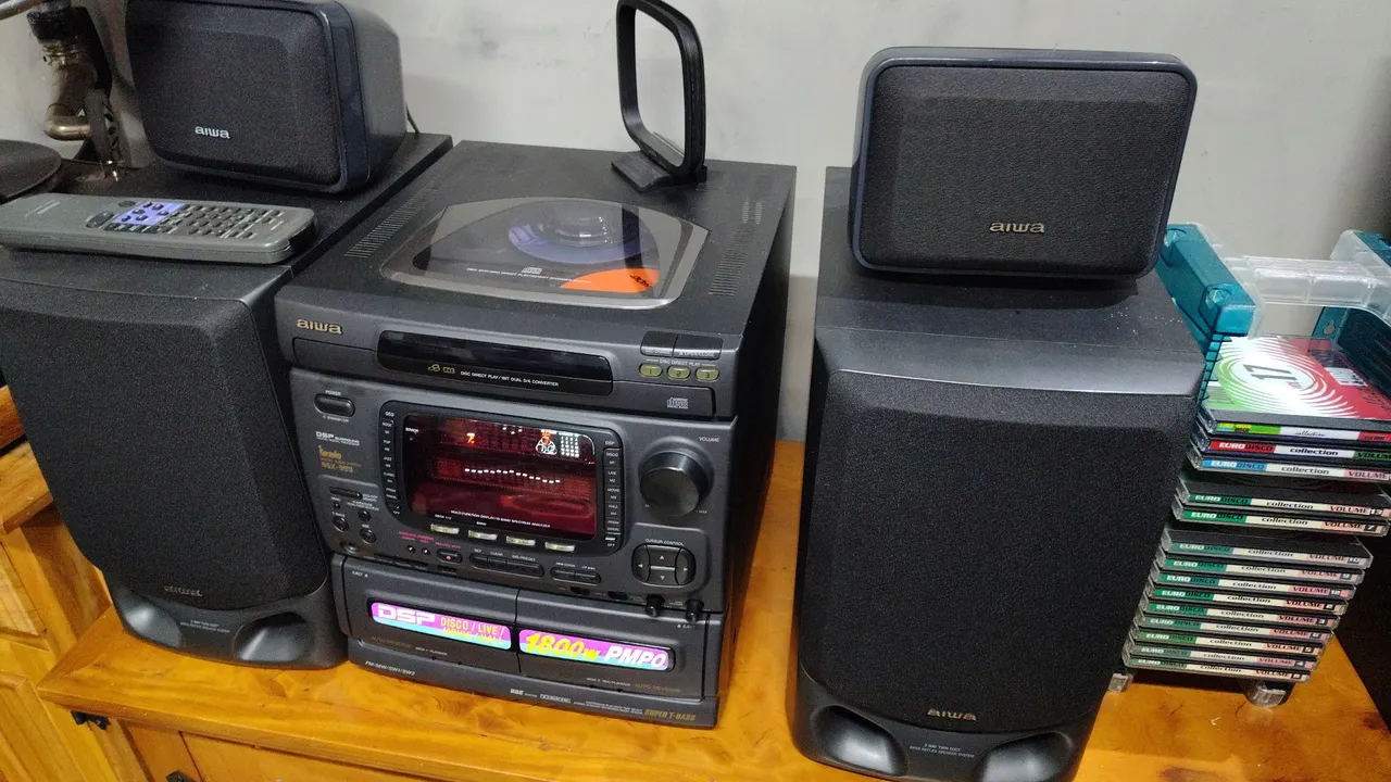 Mini System Aiwa com CD Player e Rádio