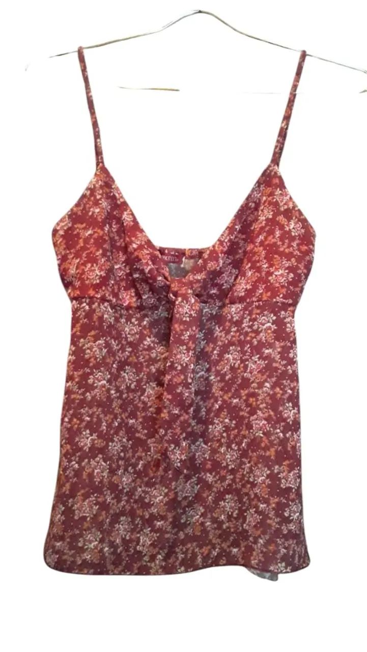 Blusa de chifon forrado, com alcinhas e estampa floral. - Foto 2