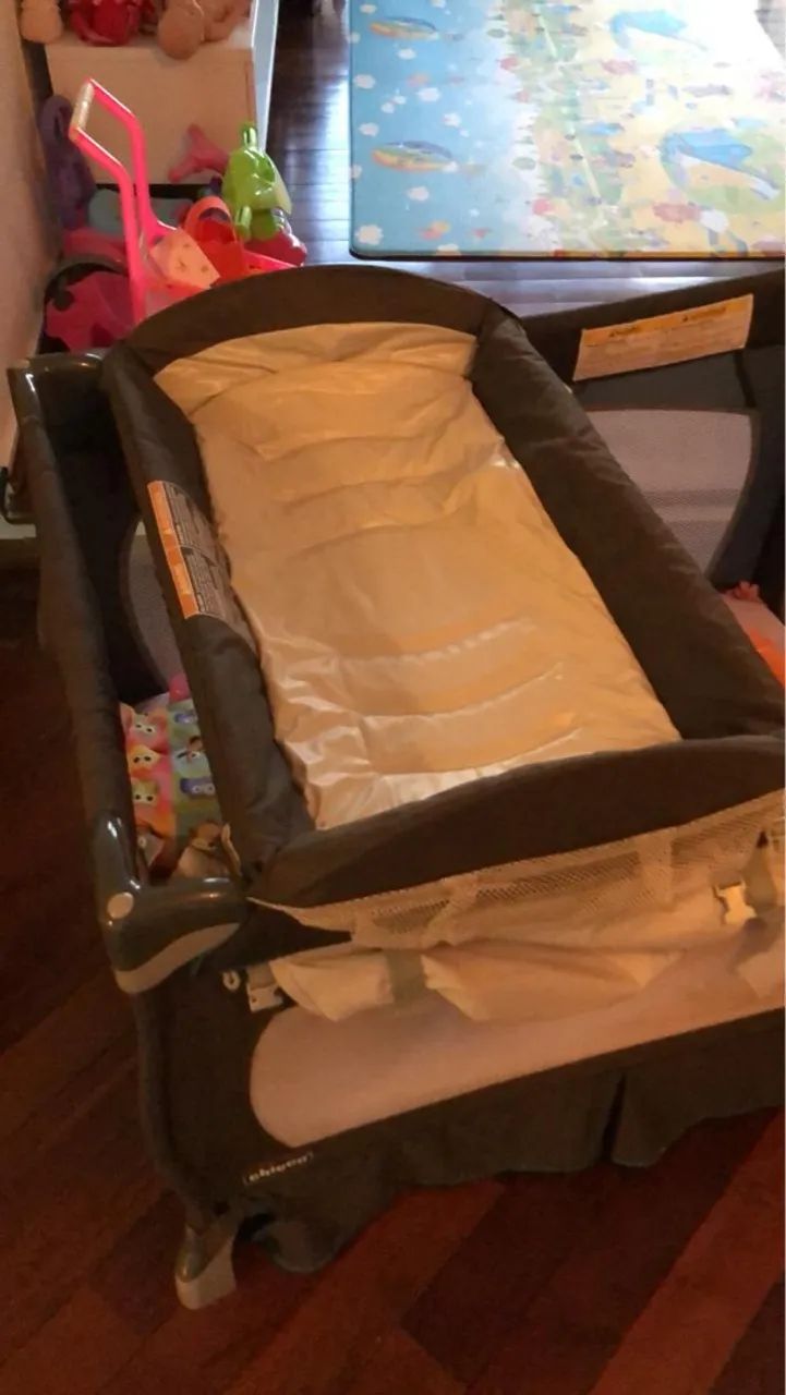 Berço portátil para bebê Chicco com trocador - Foto 3