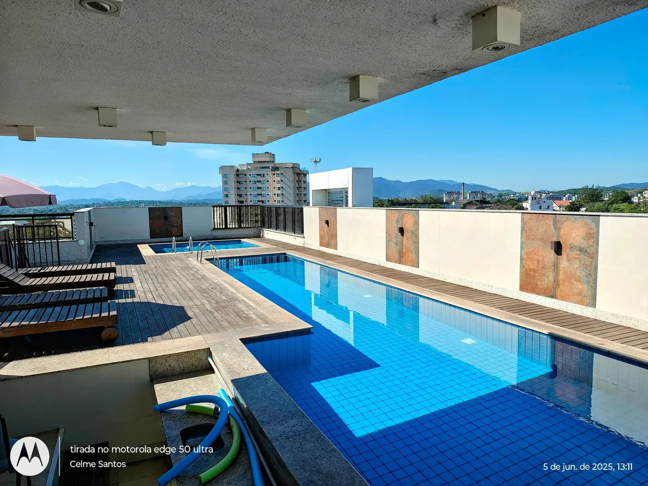 Vendo ou alugo excelente apartmento todo mobiliado, com vaga de garagem, em Centro - Itabo
